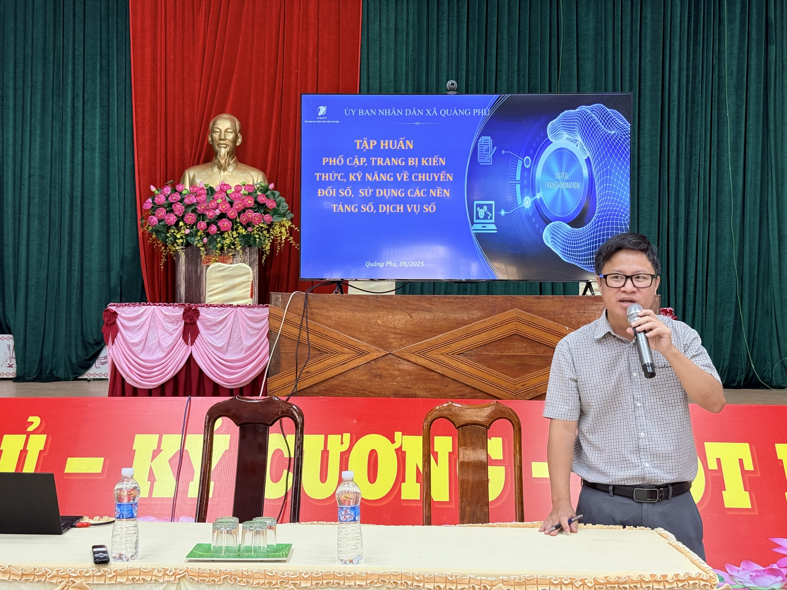 Xã Quảng Phú phổ cập, trang bị kiến thức, kỹ năng về chuyển đổi số, sử dụng các nền tảng số, dịch vụ số năm 2025